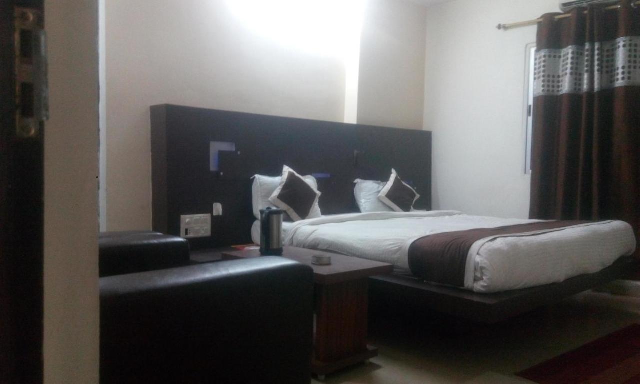Hotel Priya Palace Ranchi Esterno foto